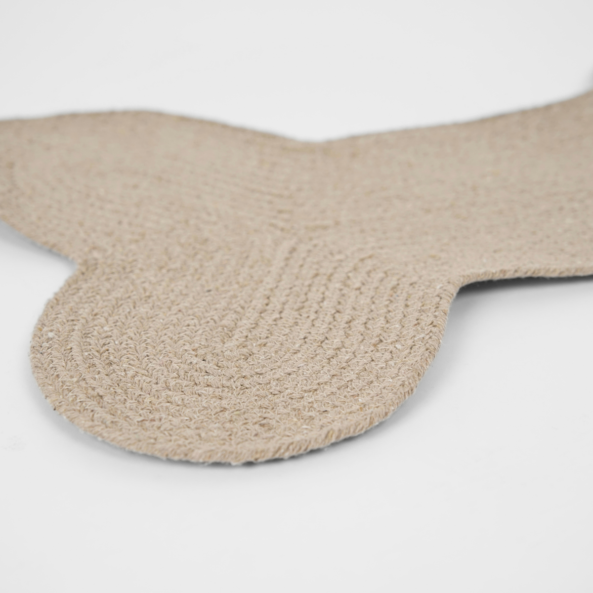 Elli – Flettet knogleformet foderunderlag – Sand