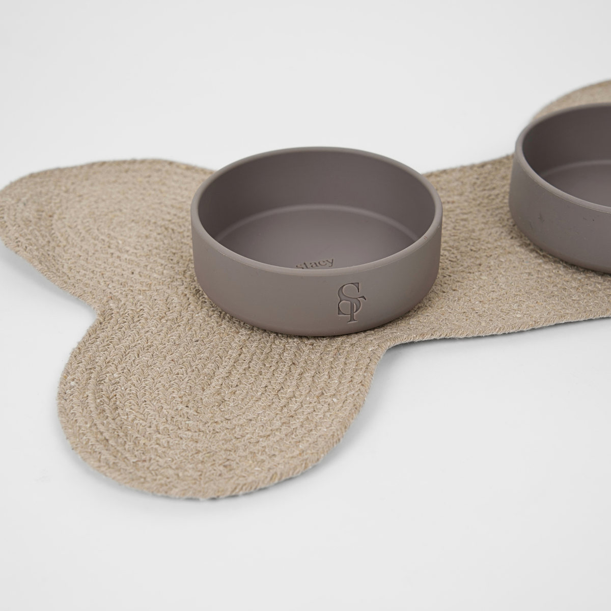 Elli – Flettet knogleformet foderunderlag – Sand