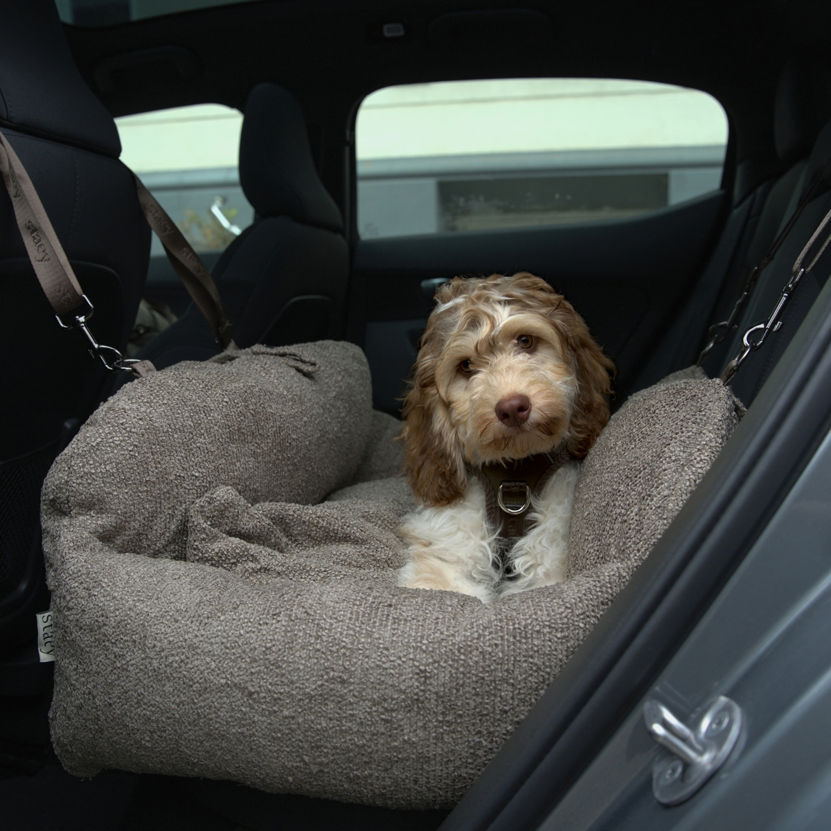 Tova 2-i-1 Bilsæde XL | Chestnut Bouclé