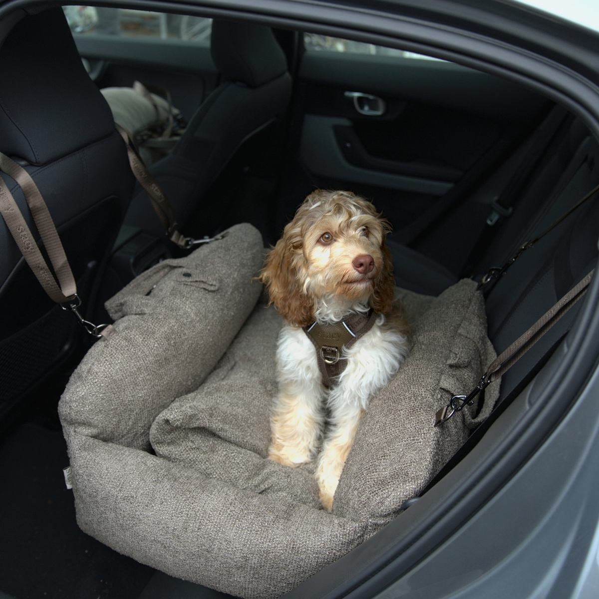 Tova 2-i-1 Bilsæde XL | Chestnut Bouclé